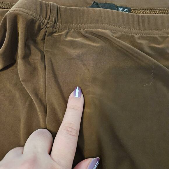 PrettyLittleThings Brown Coffee Cycle Shorts Plus 26 - Picture 6 of 9